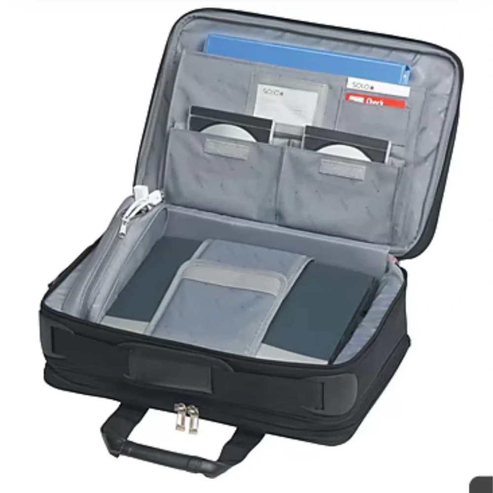 Like new men’s SOLO New York Ballistic nylon computer case!!